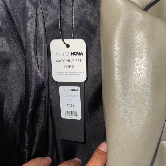 Fashion Nova Women's Olive Blazer - Picture 2 of 4